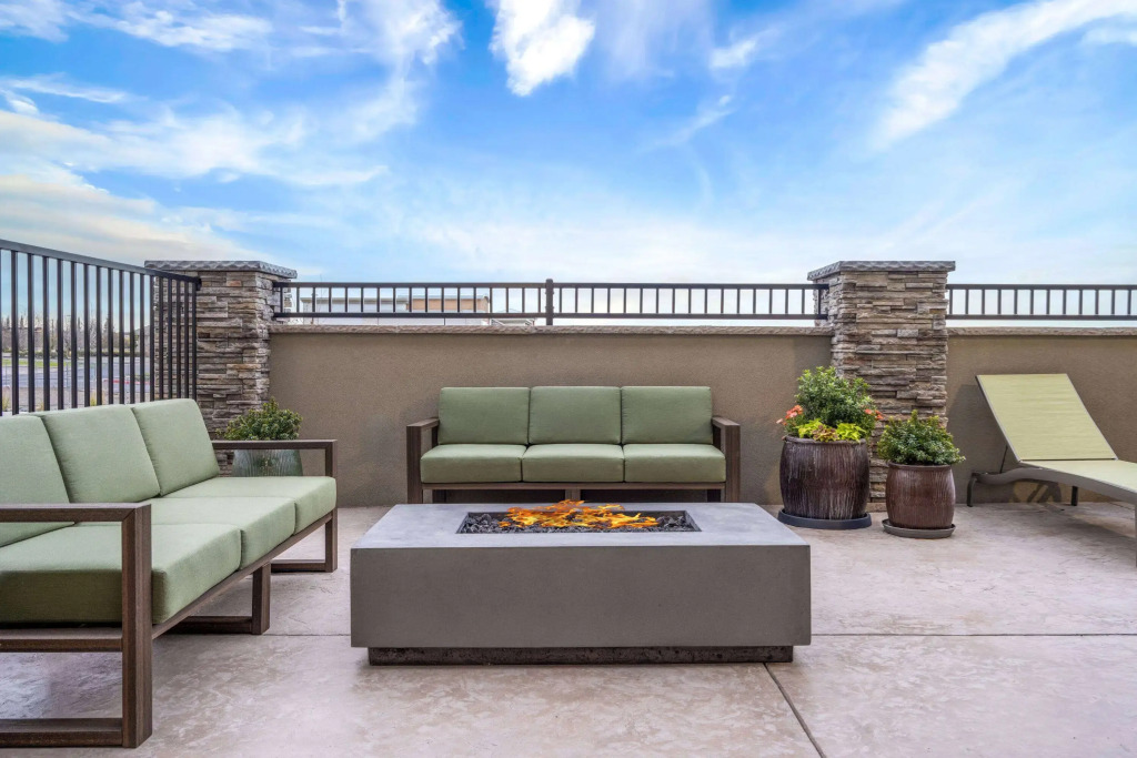 La Quinta Inn And Suites By Wyndham Lincoln