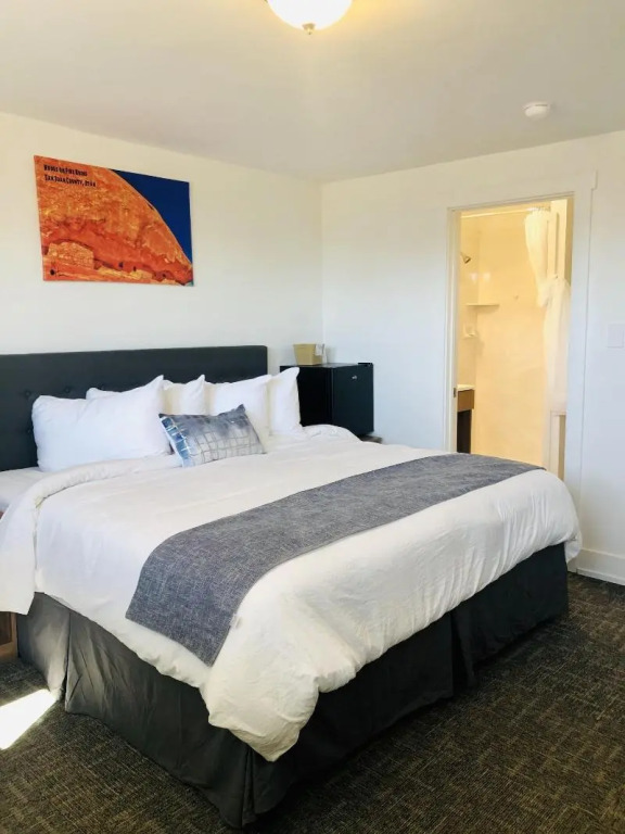 Blue Sage Inn & Suites