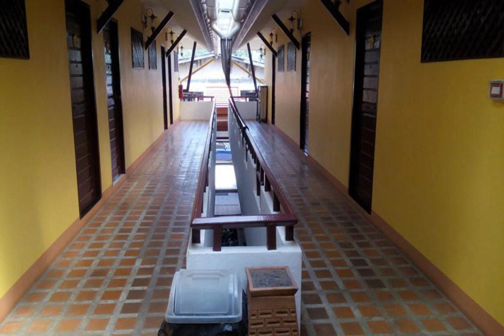 Yellow Tique Hotel