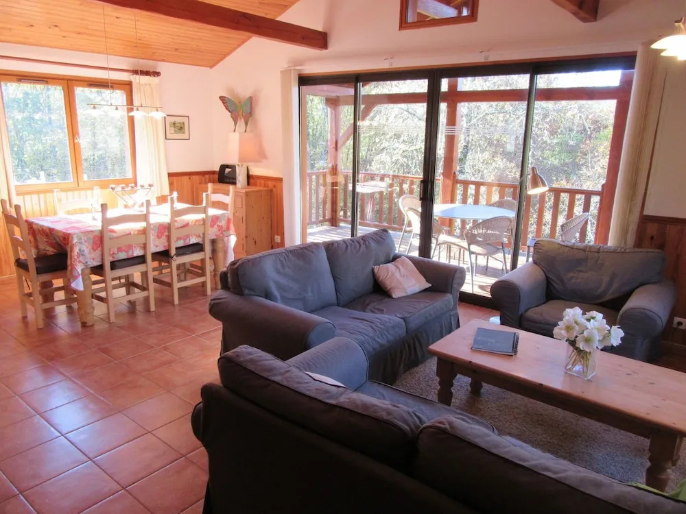 Secluded holiday home with dishwasher, close to Sarlat