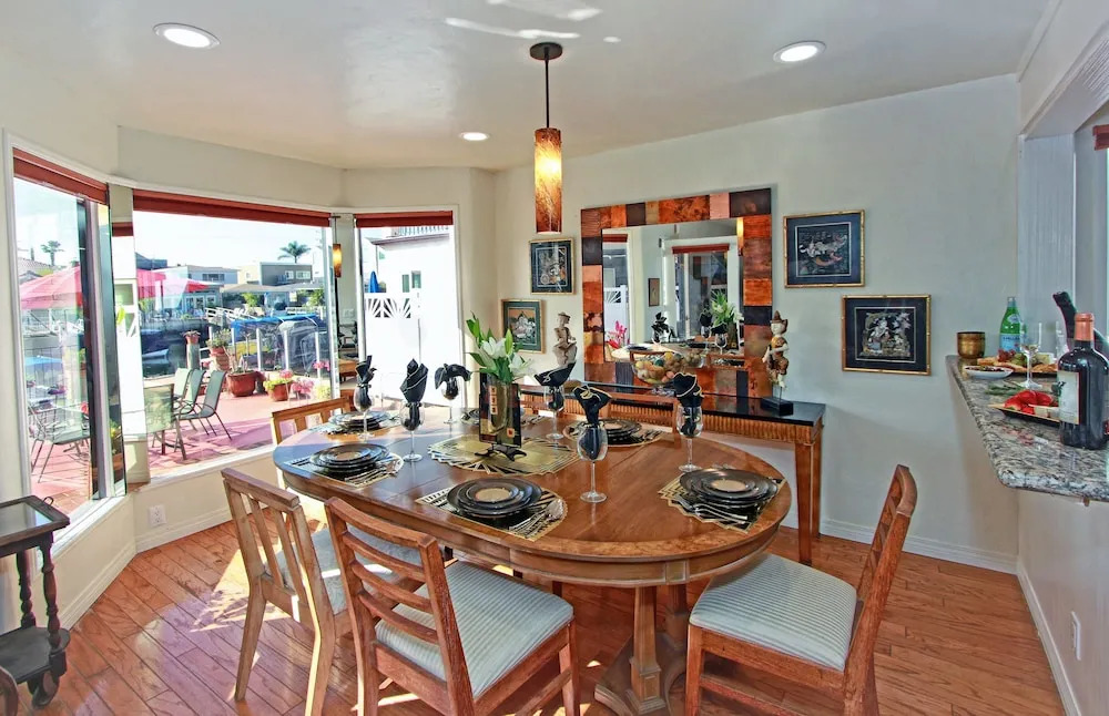 3909 Marcus Ave Shie1 4 Bedroom Duplex