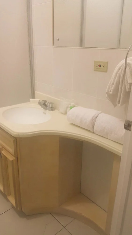 2 Bed Apt with Balcony at Runaway Bay