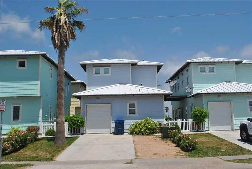 Pura Vida - 4 Br home by RedAwning