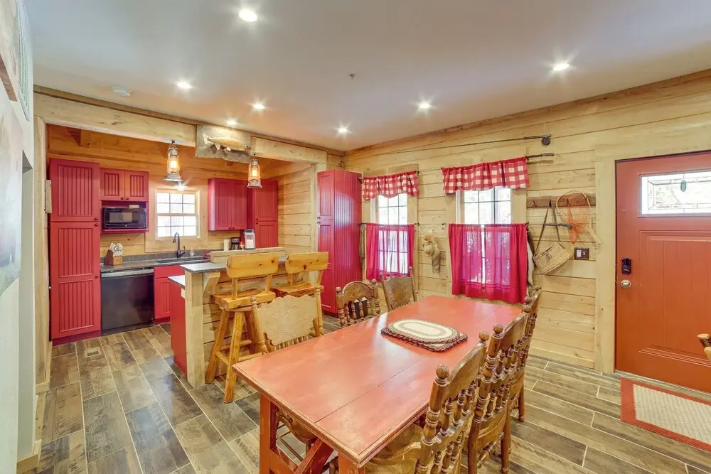 Rustic Hollister Cabin - 5 Mi to Downtown Branson
