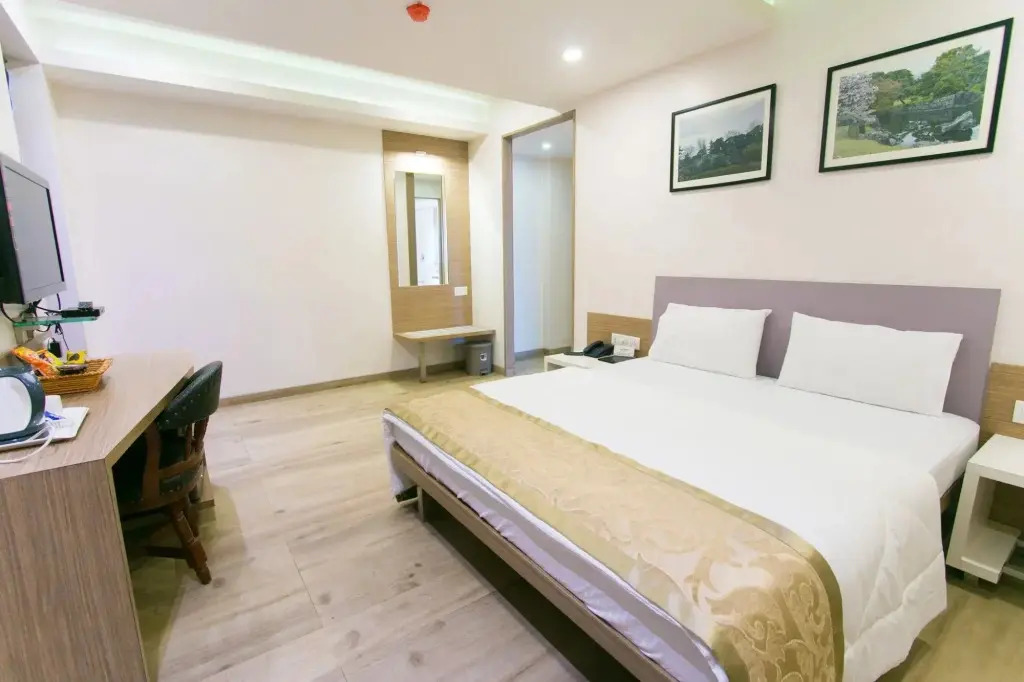 Seasons Hotel