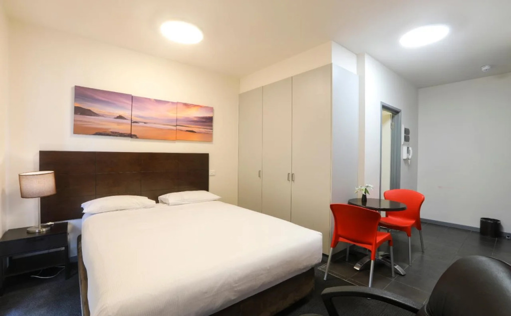 Alston Apartments Hotel