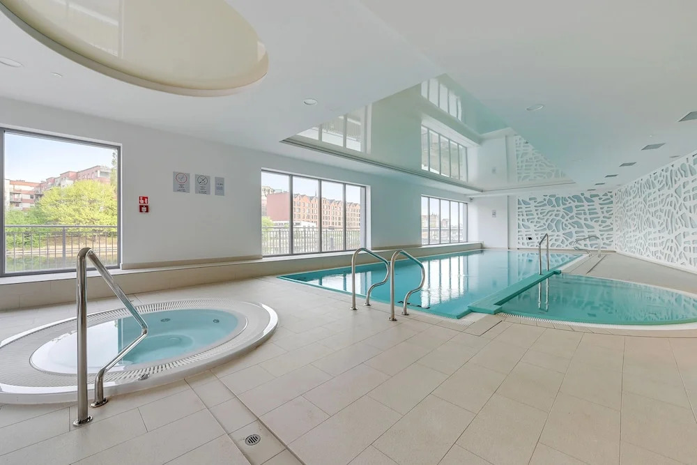 Waterlane Island - Riverview Pool, SPA & Gym by Downtown Apartments