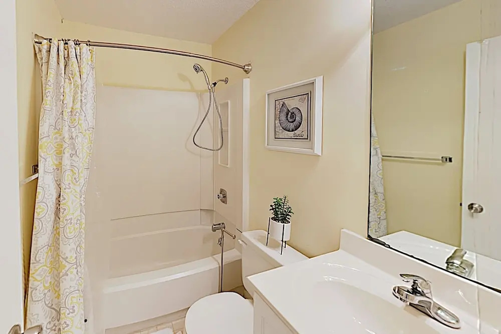 New Listing! Ground-floor W/ Pools, Tennis 2 Bedroom Villa