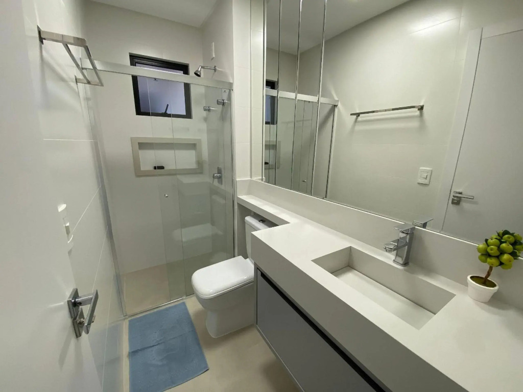 Cód 129 - Apartamento de 2 quartos para alugar em Bombinhas Ed Waldgarten com piscina