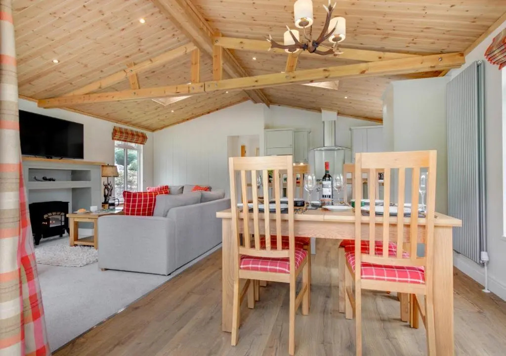 Llyn Dinas Lodge