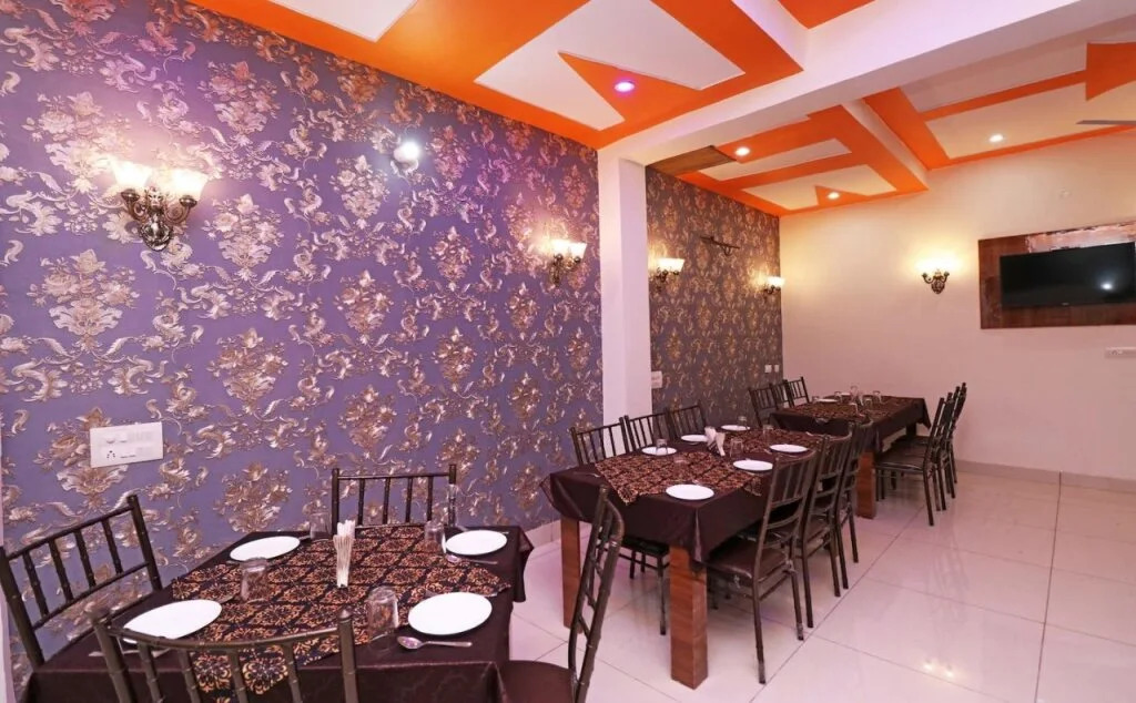 Hotel Almond Leaf By OYO Rooms