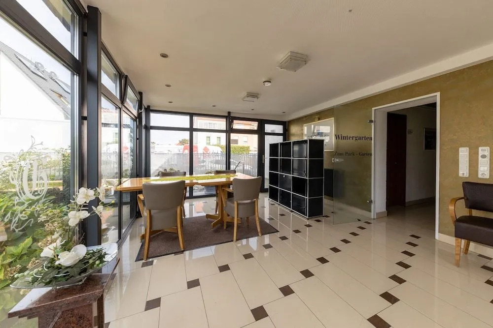 Gasper Business & Garden Hotel
