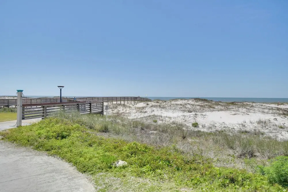Gulf Highlands Getaway w/ 6 Pools & Beach Access