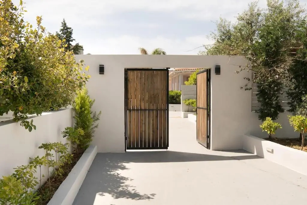 PIERINA HOUSE (by the Tsilivi beach)