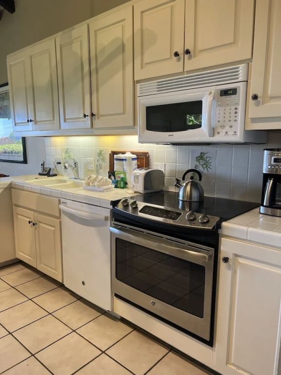 International Colony Club 43 2 Bedroom Condo by Redawning