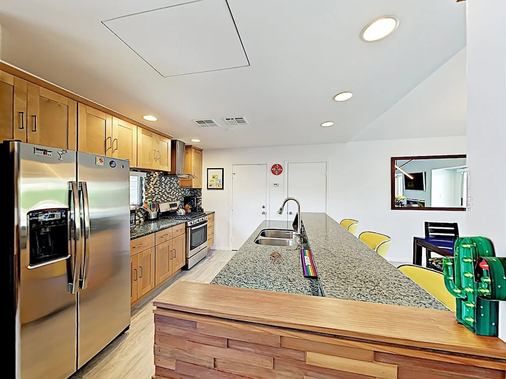 New Listing! Chic Desert Oasis W/ Private Pool 4 Bedroom Home