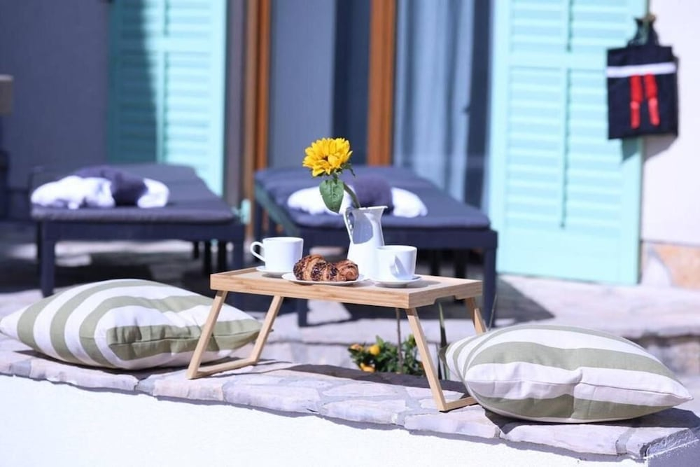 House Ivona