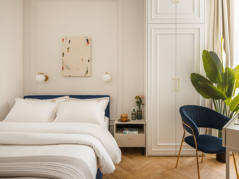 Astor Residence by Fragola Apartments