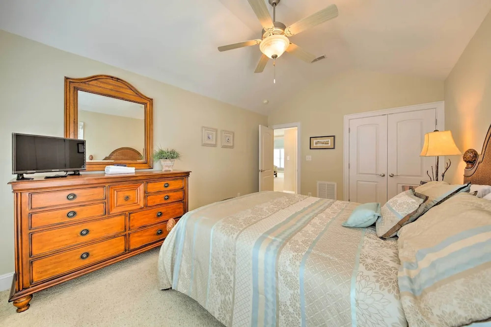 Manteo Waterfront Resort Home w/ 30-ft Dock!