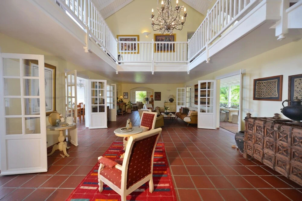 Tropical Villa w/ Pool in Exclusive Enclave, AC, Free Wifi, Pool, Concierge Service, Near Beach!