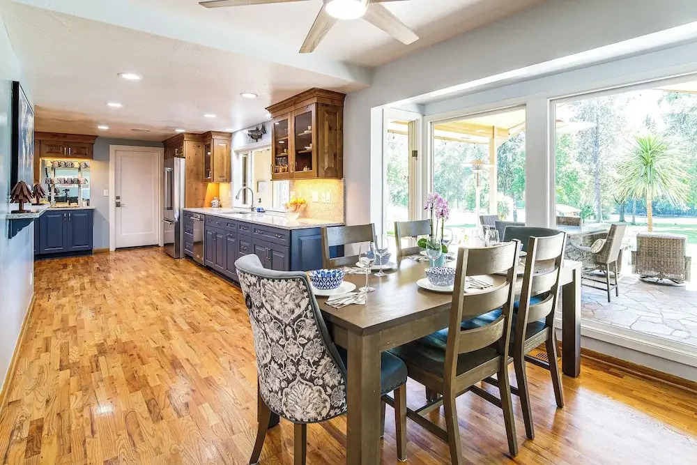 Lovely Riverfront Grants Pass Home: Pool & Hot Tub