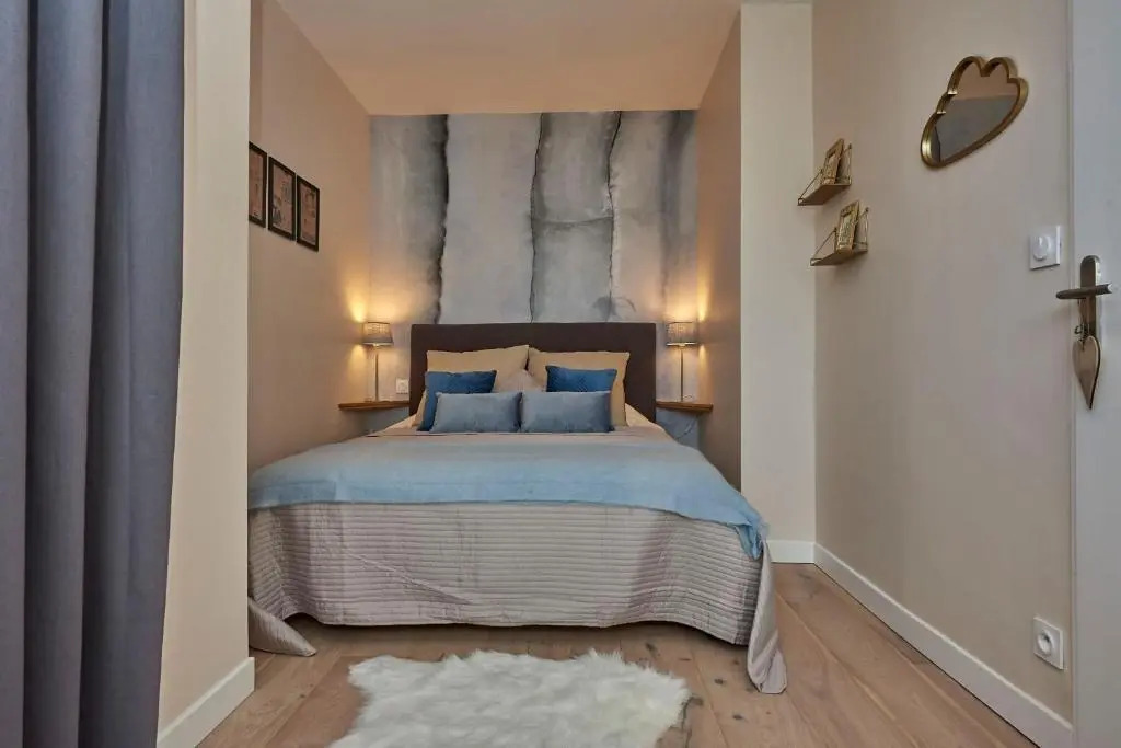 Beautiful apartment with terraceair conditioned-beautifully decorated #K6