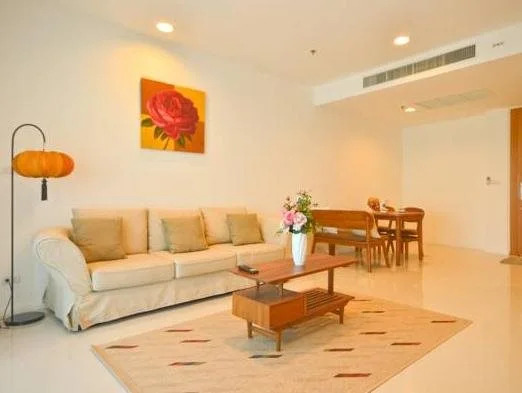 Golden House Royal Maneeya Residence