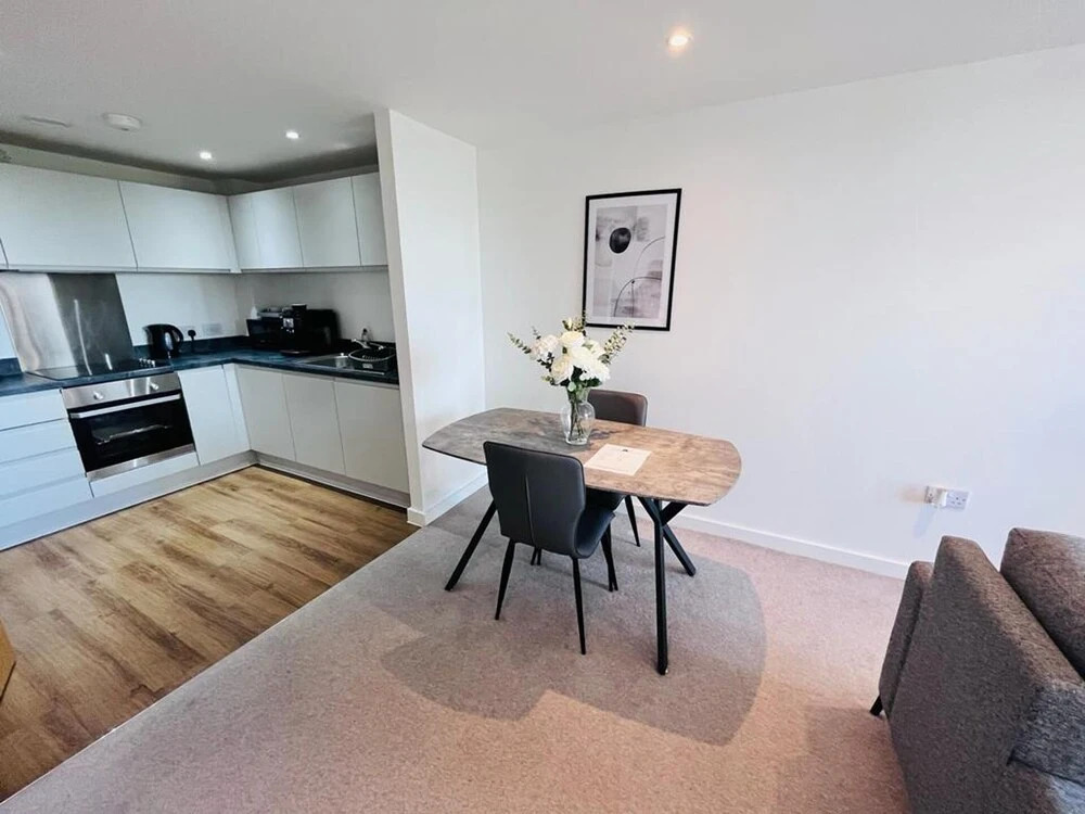 Impressive 1 Bed Apartment - Chavasse Apartments