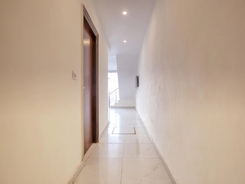 OYO 42743 Hotel Midway