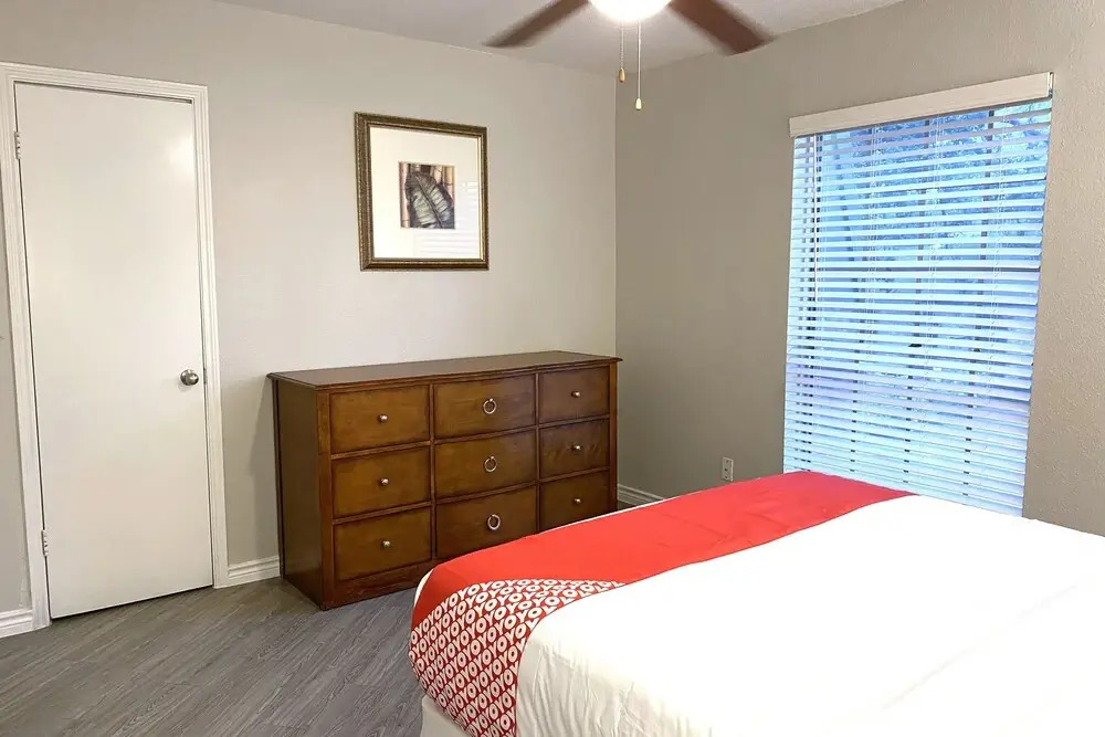 OYO Apartments at Establishment