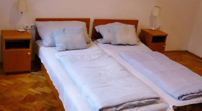 Fehér Páva Hostel