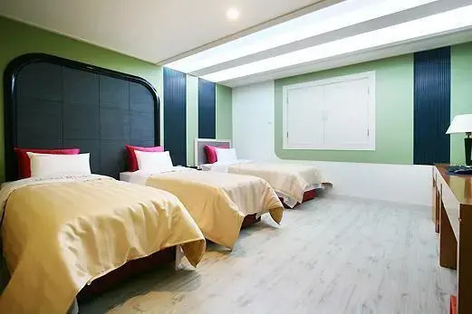 Hotel River