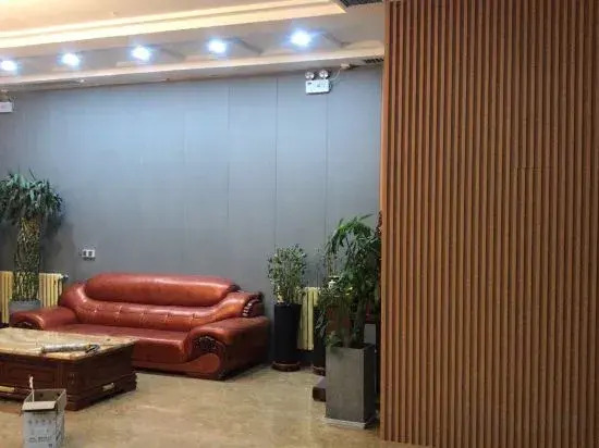 Blue Creek Fashion Hotel (Xinhua Road Gongyi Railway Station)