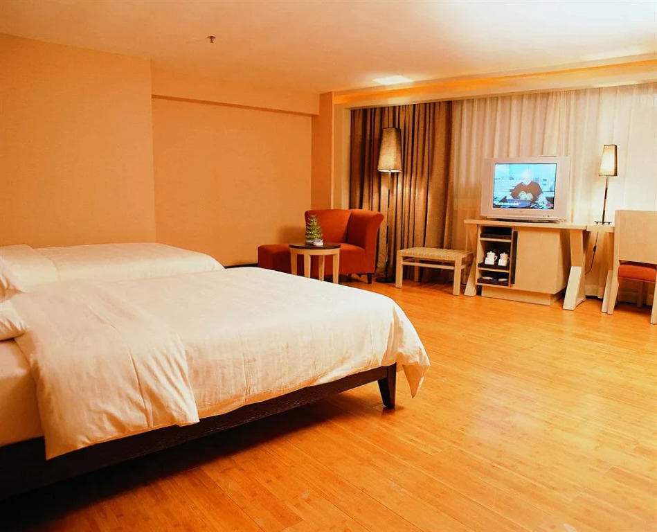 IT World Hotel