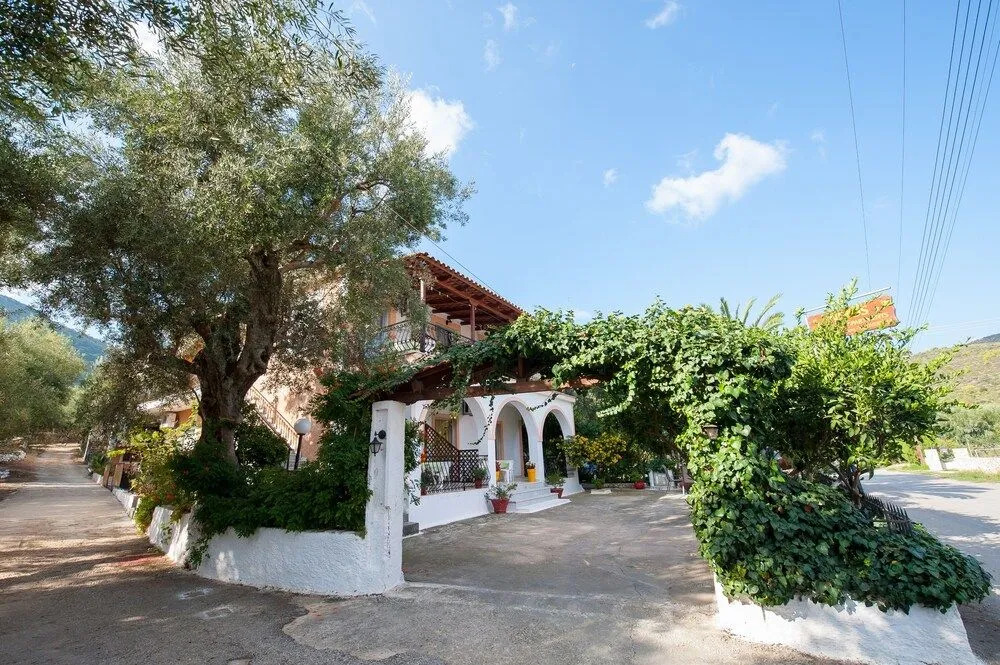 Nikos Studios & Apartments