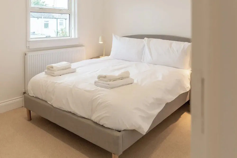 Bright & Airy 2BD - 10min walk to Centre