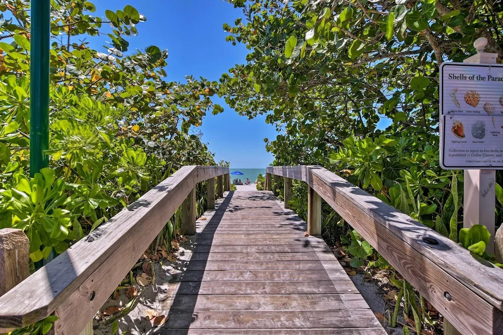 Condo w/ Pool Access: Walk to Shopping & Beach!