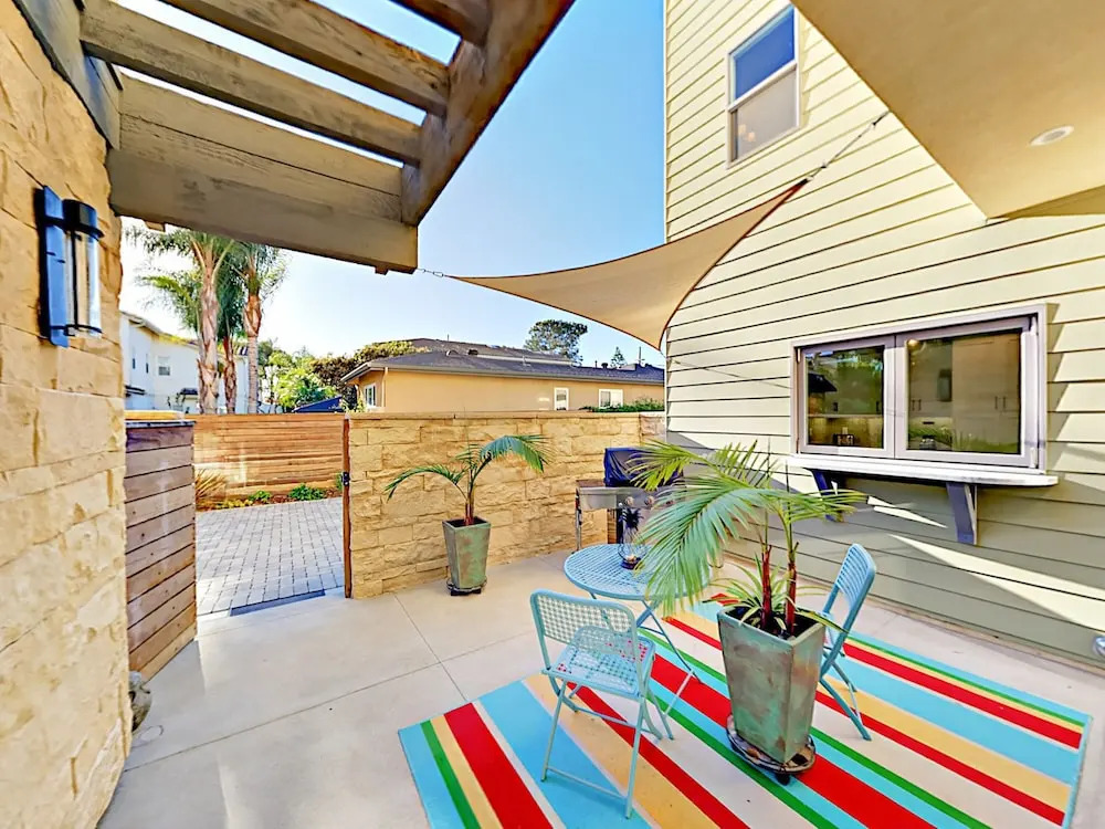 Bright & Breezy Retreat - Walk to Tamarack Beach home