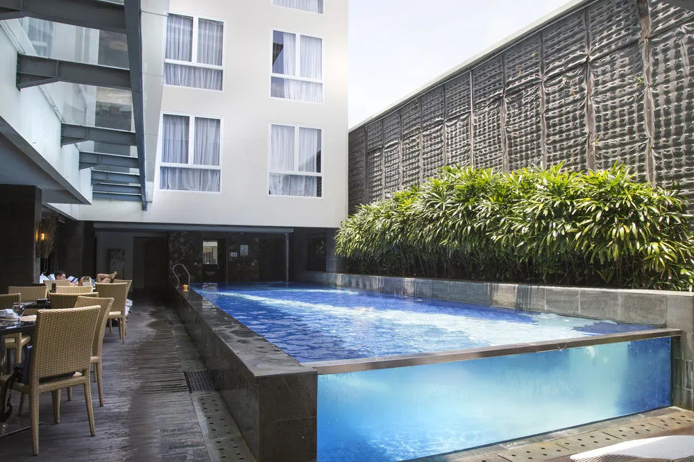 ZenRooms Kuta Jerman Beach