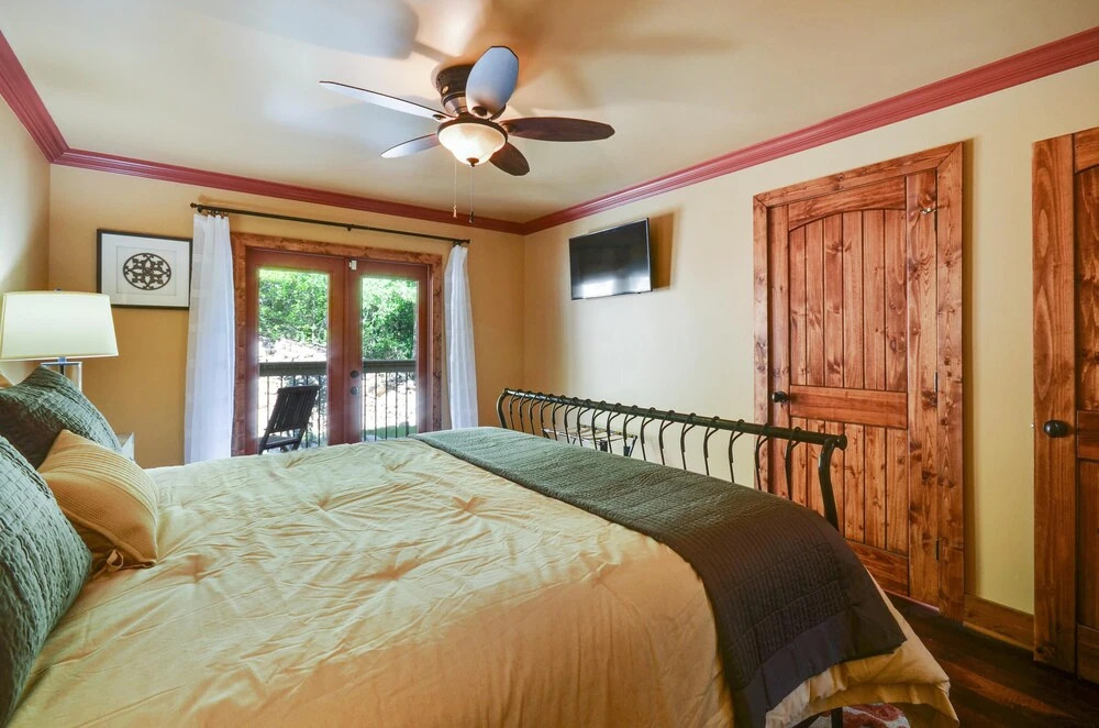 Mossy Brook - 6 Br home by RedAwning