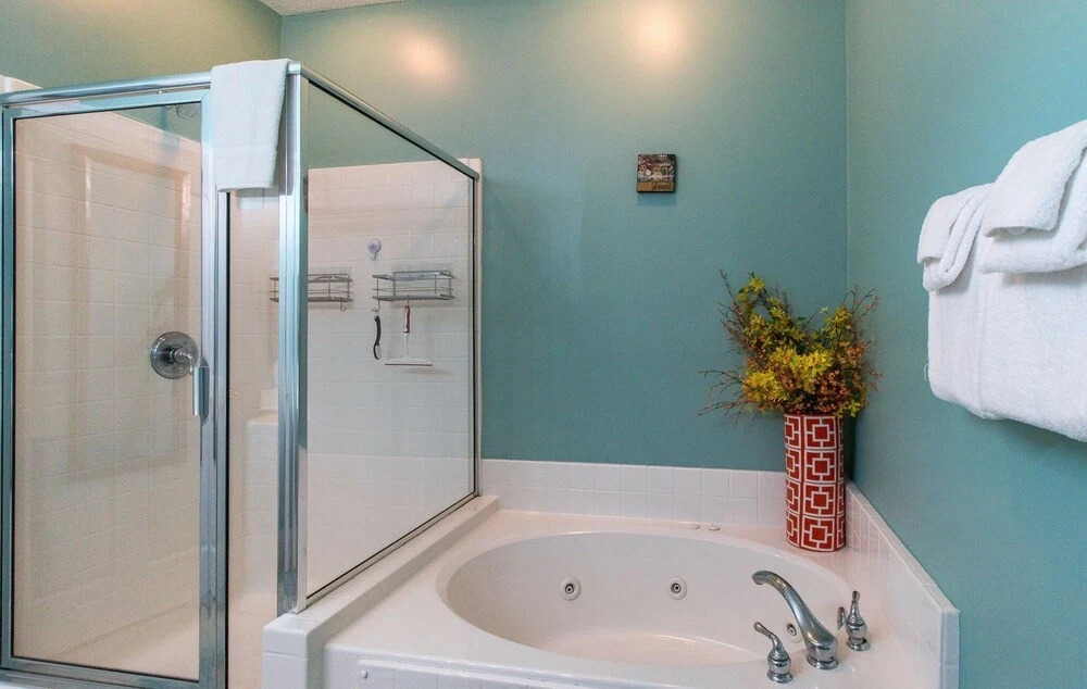 Havens #814 3 Bedroom Condo by RedAwning