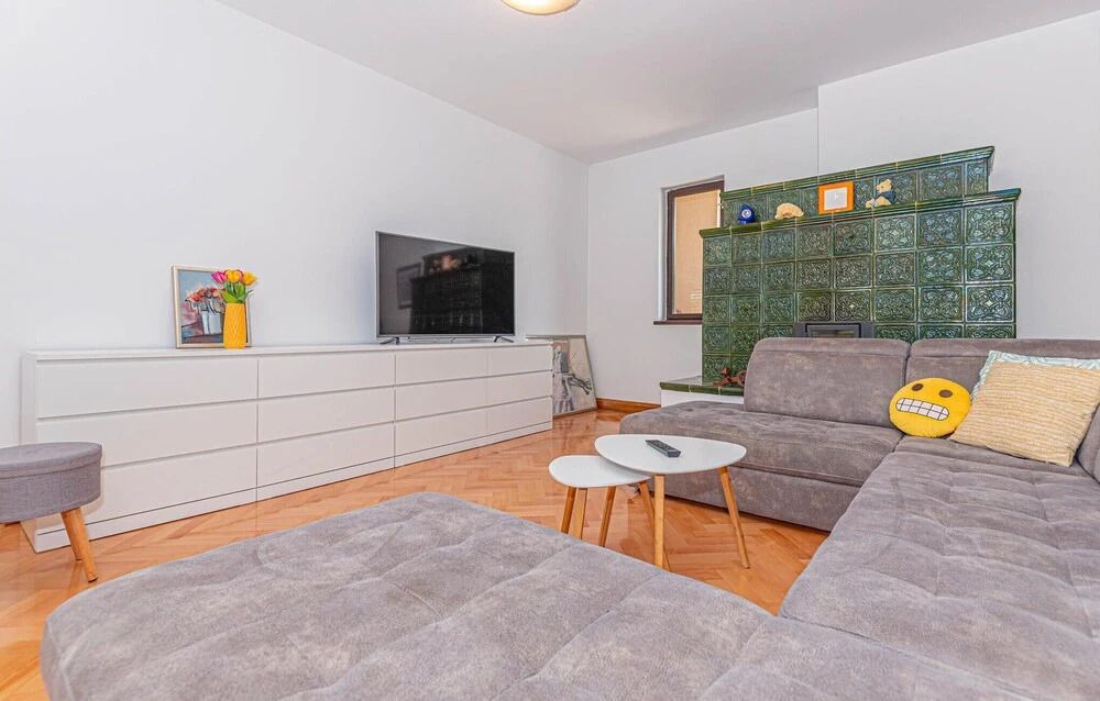 Stunning Home in Tribunj-sovlje With Wifi and 6 Bedrooms