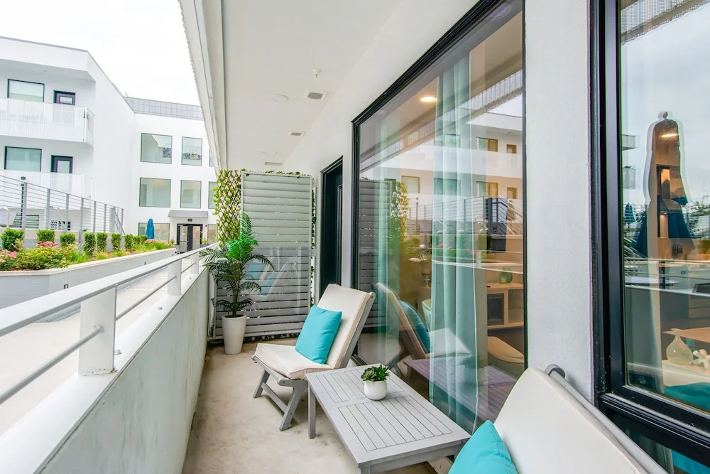 Illume Ultramodern Community Poolside Patio 1 Bedroom Condo
