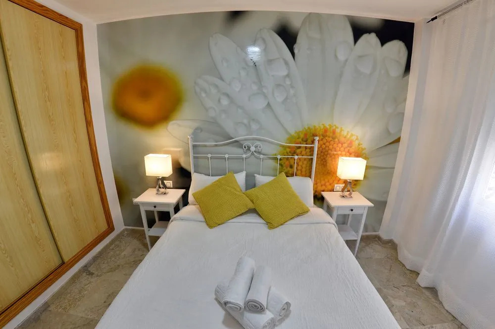 Apartamentos Vela y Serna - WONDERSTAYS
