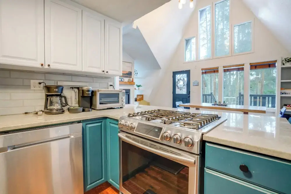 Near Trails & Breweries: Cabin w/ Hot Tub in Breck