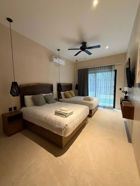 Great 3 Bedroom Apartment and Private Pool!