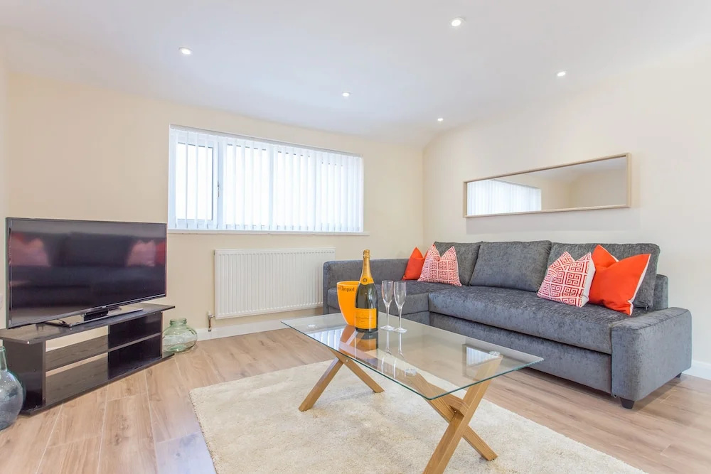 Spacious Comfortable 2 Bed Apartments in Oxford, Free Parking, OX2 Easy Access to City Centre & Hospitals