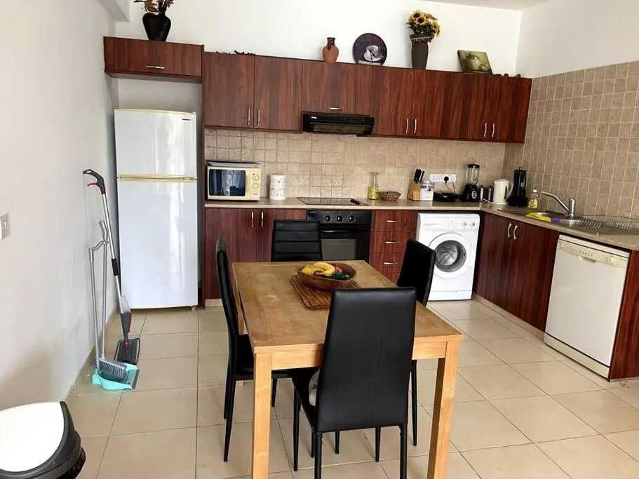 2 bed apt mountains and costal views with pool