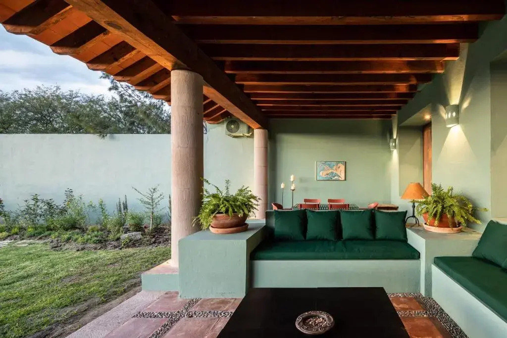 HOLT Balcones Guesthouse - King Bed Room