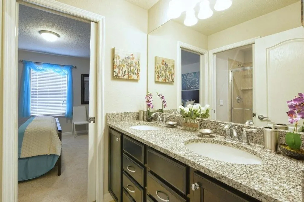 9 Bed House W/pool &spa In Windsor Westside-3704ww 9 Bedroom Home